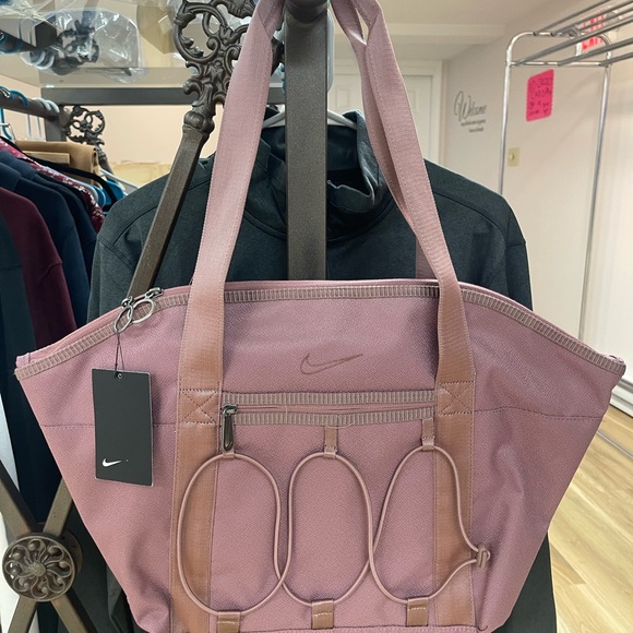 Hi Everyone!! Wondering if I should Sell on Poshmark!! What Do You Think?? - Picture 11 of 16